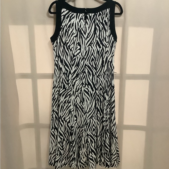 Laura zebra print fit and flare midi dress - Picture 2 of 8